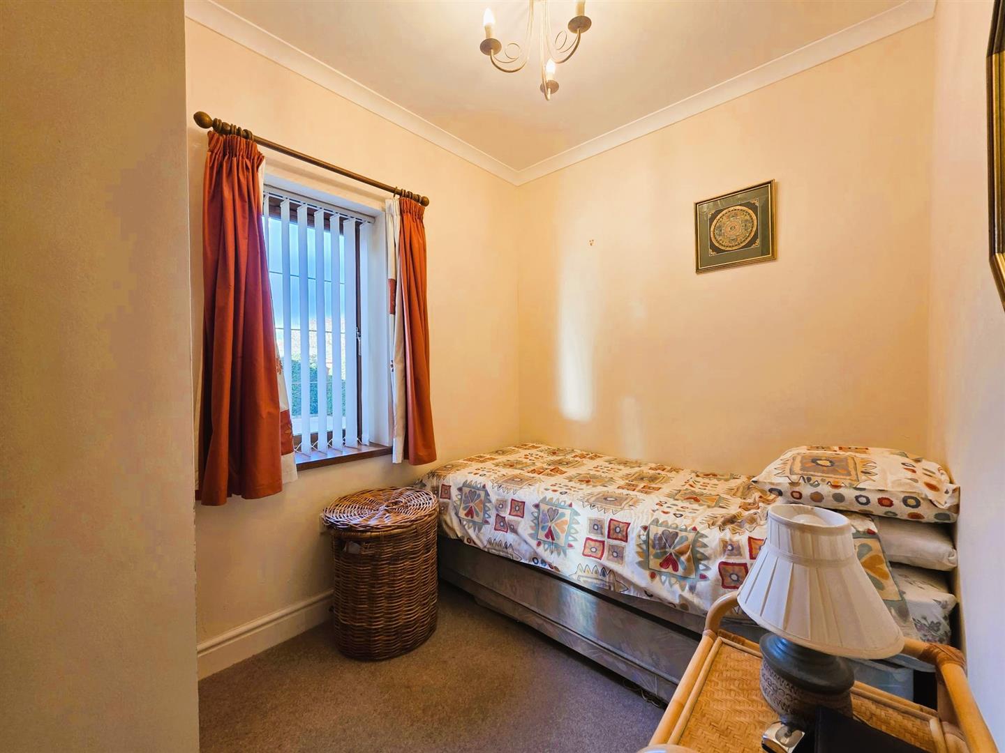 Clos Ty Gwyn, Dafen, Llanelli, SA14 8UT